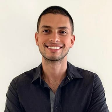 Community Manager with Content Skills