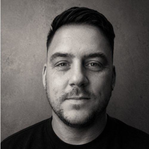 SOCIAL MEDIA MANAGER