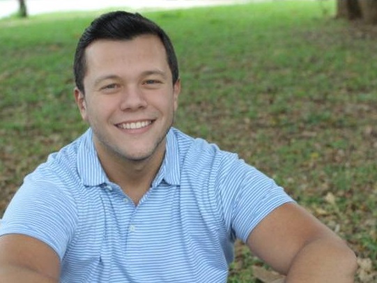 Senior Full Stack Developer with expertise in Front End