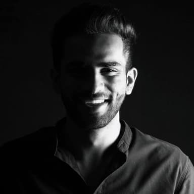 Senior Graphic Designer / Architect