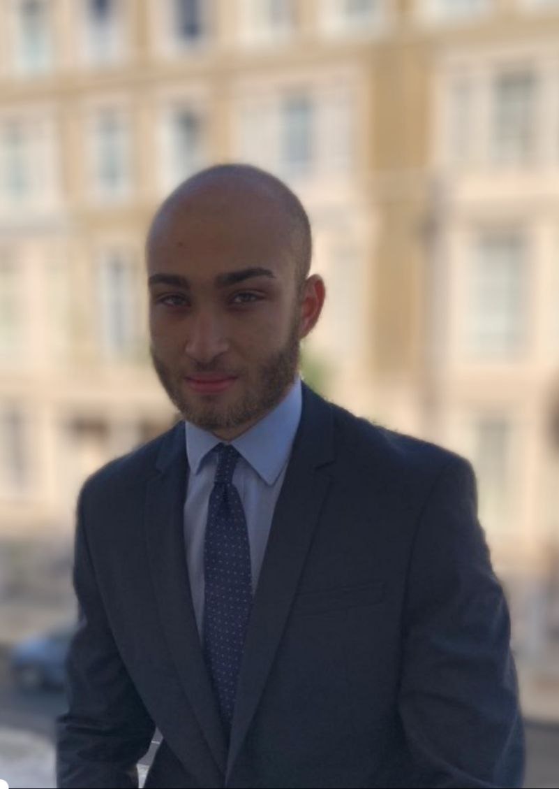 Investment banking analyst