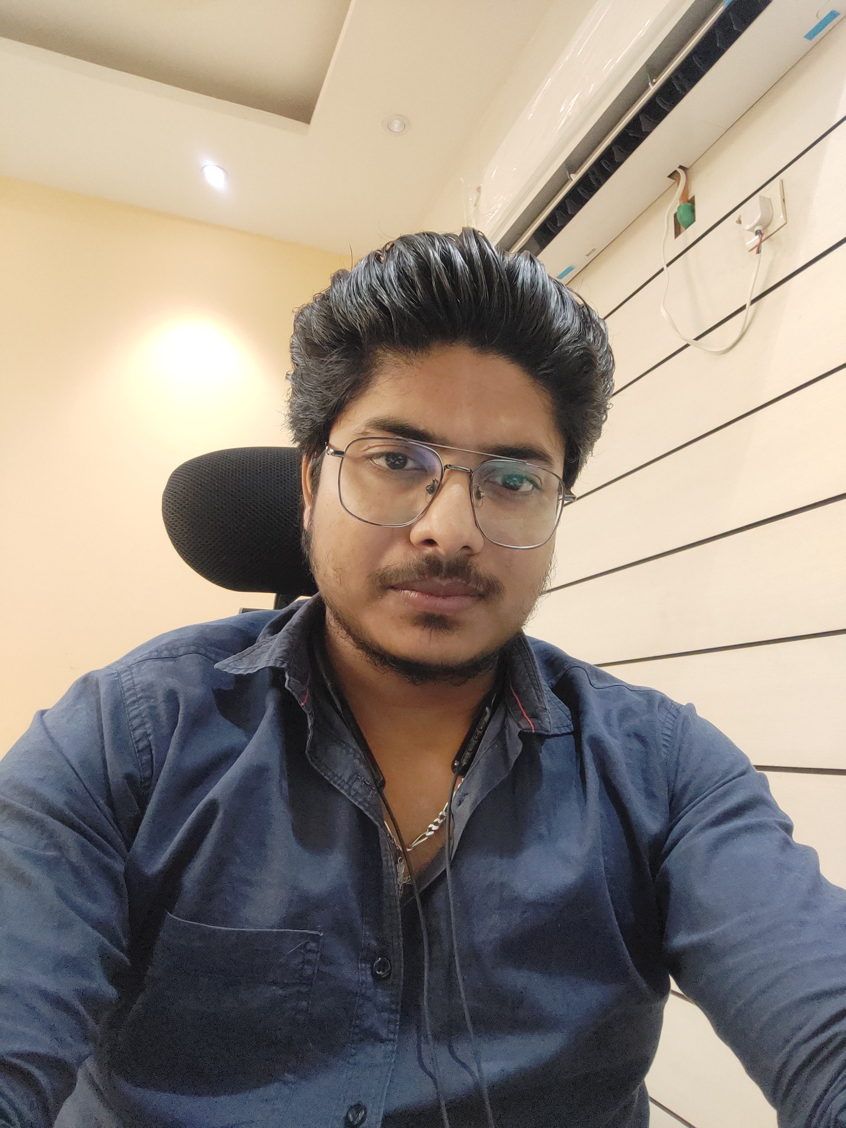 UI / UX DESIGNER 