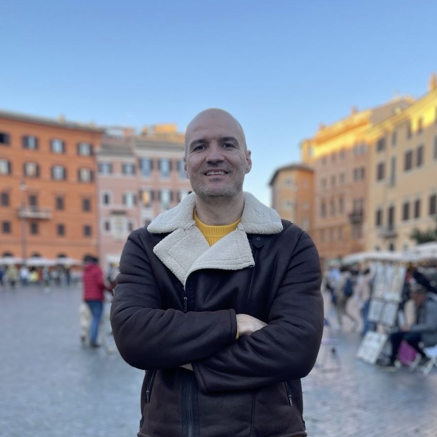 Cryptocurrency and blockchain analyst 