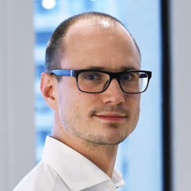 Senior UX & Product Designer