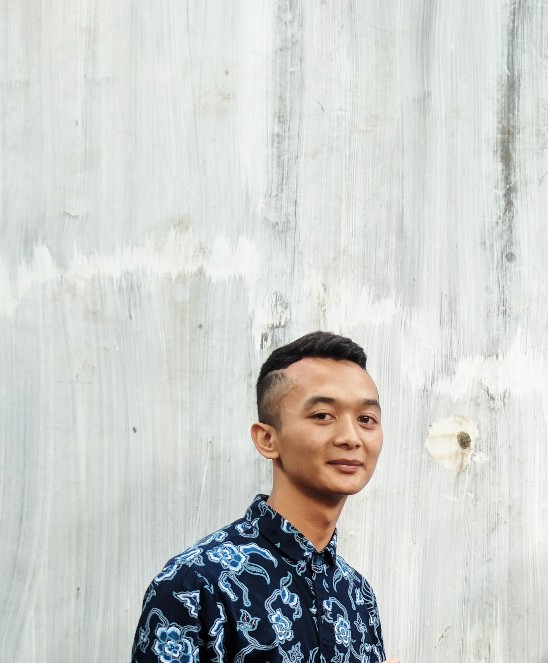 Video blogger / YouTuber